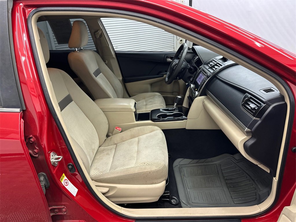 Used 2014 Toyota Camry L image 13