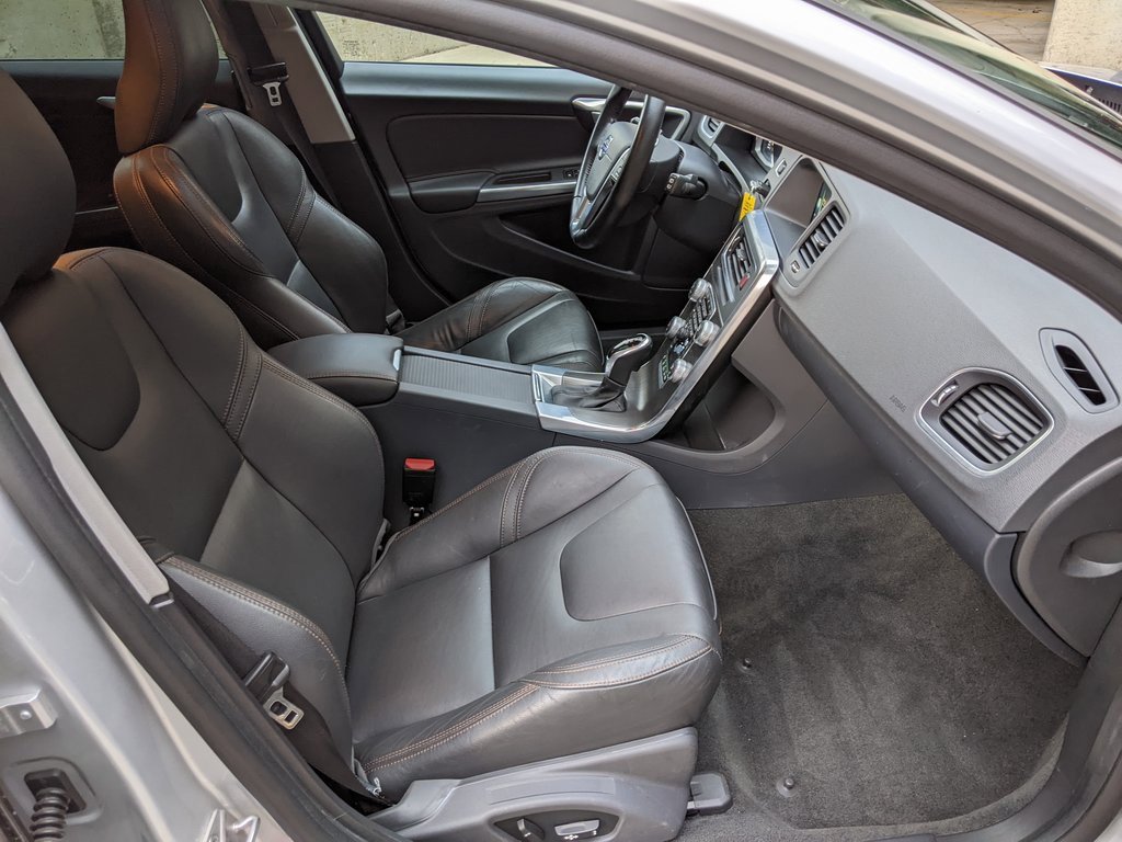 Used 2016 Volvo V60 T5 Cross Country Platinum image 21