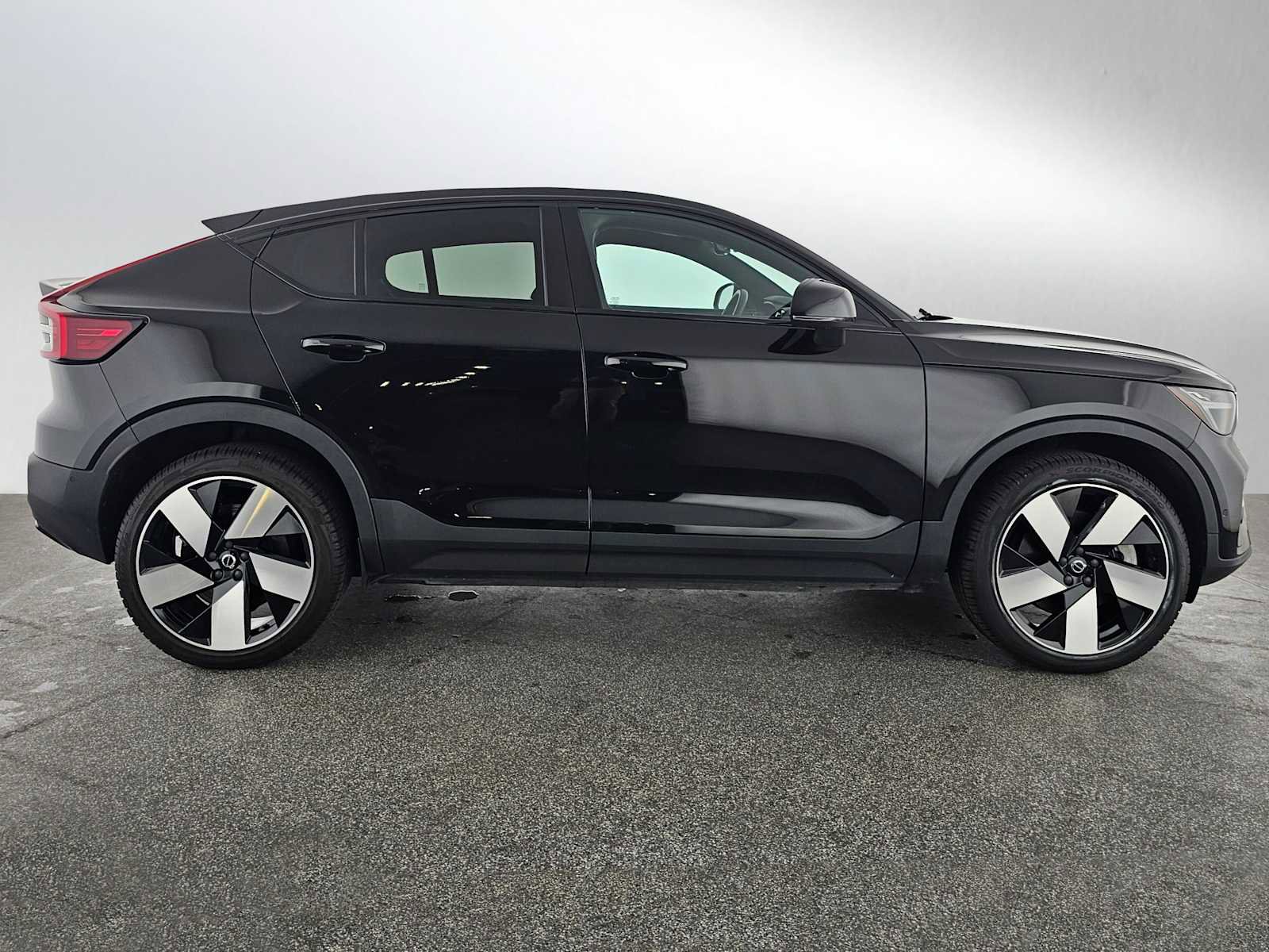Used 2023 Volvo C40 P8 Recharge Ultimate image 2
