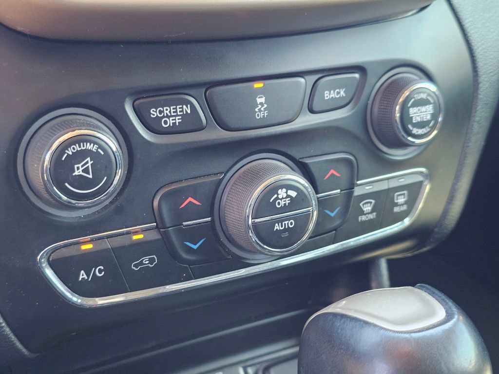 Used 2017 Jeep Cherokee Limited AWD/4WD image 29