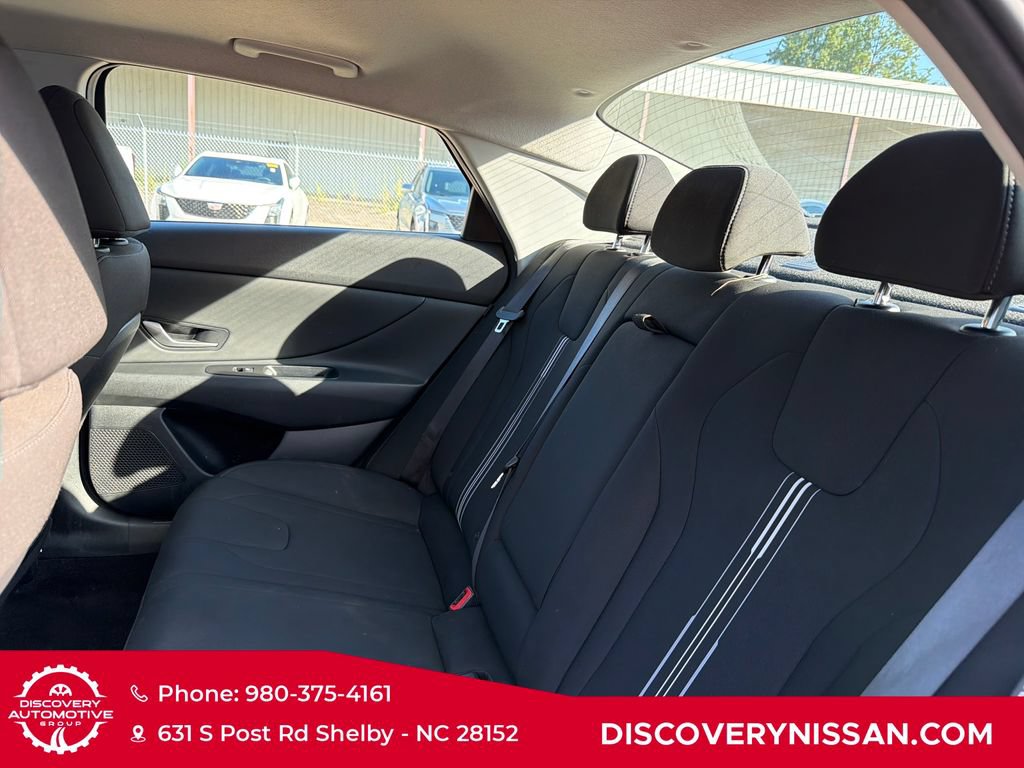 Used 2025 Hyundai Elantra SEL FWD image 33