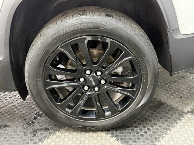 Used 2022 GMC Acadia SLT w/ Elevation Edition image 13