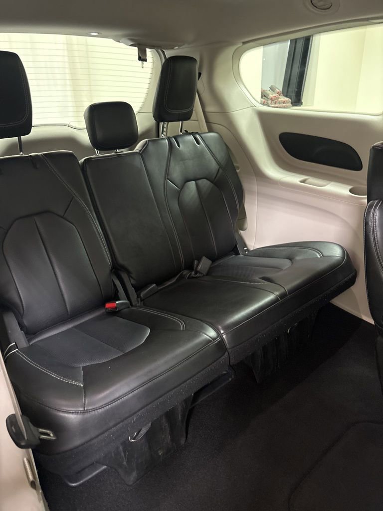 Used 2023 Chrysler Pacifica Touring-L FWD image 33