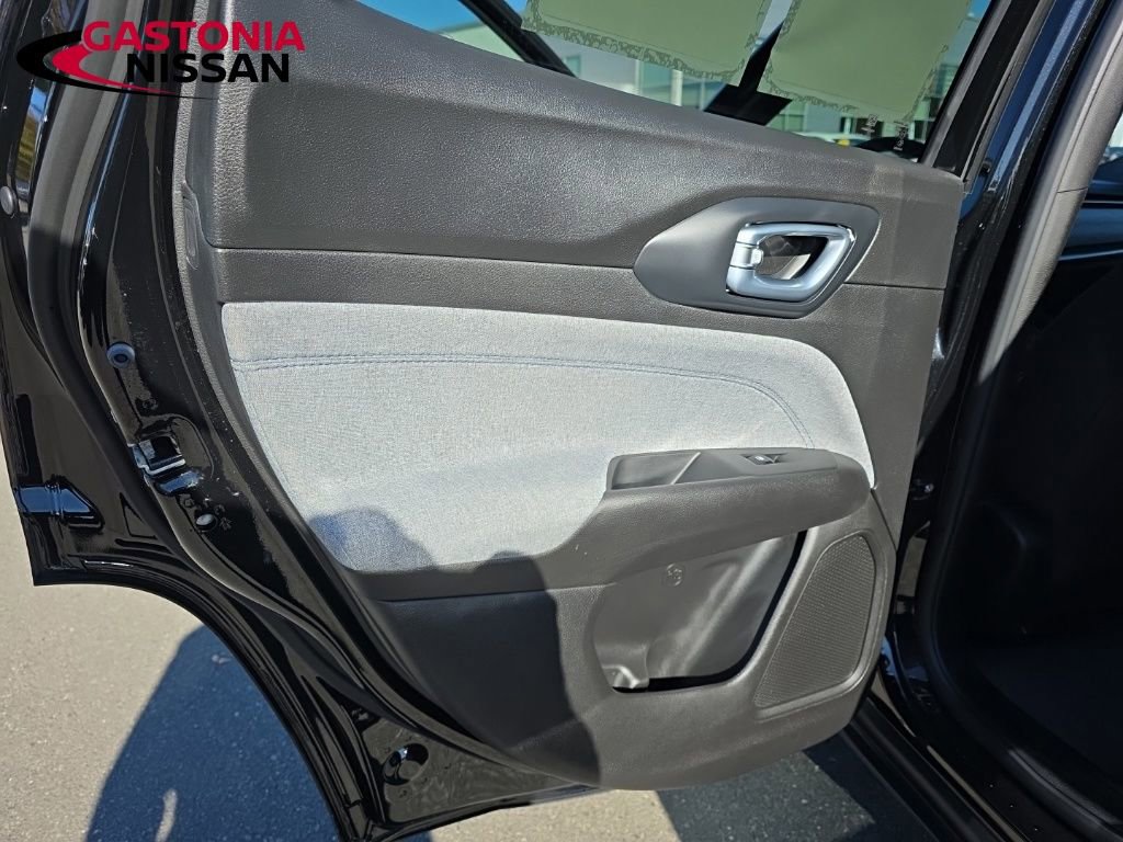 Used 2025 Jeep Compass Sport image 37