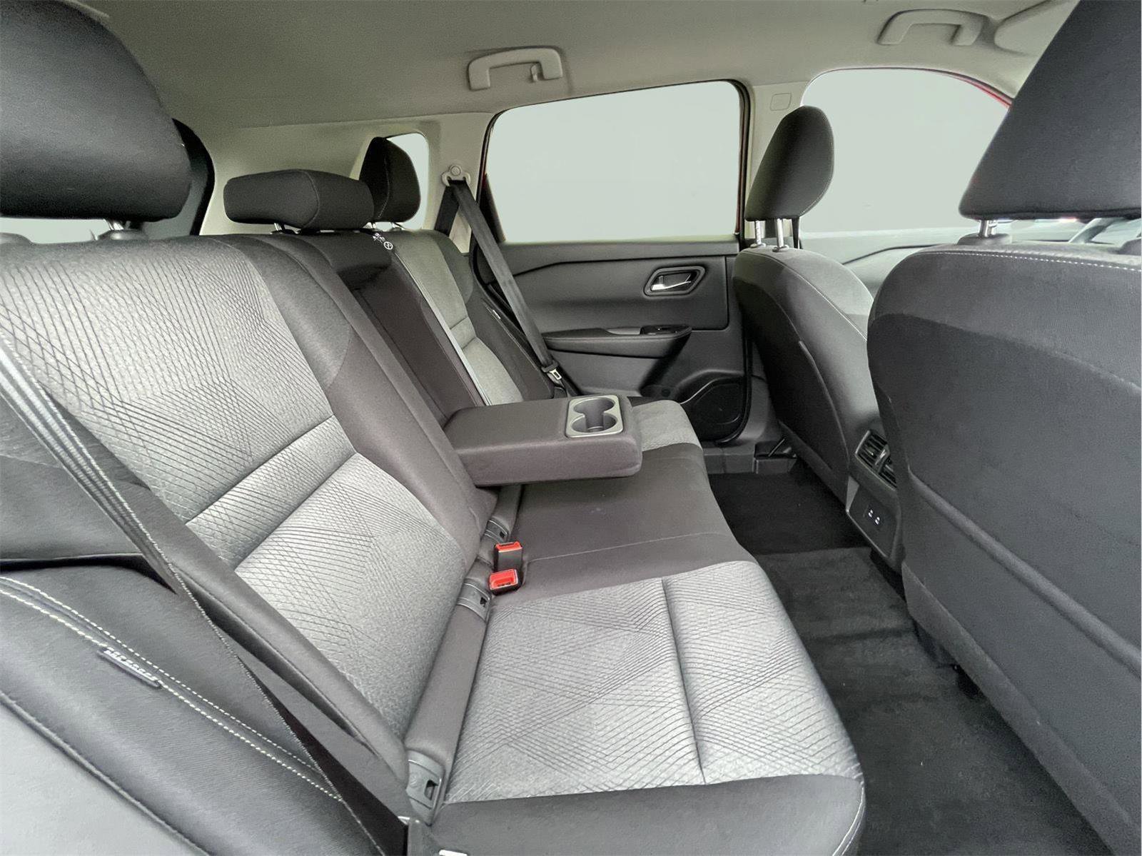 Used 2024 Nissan Rogue SV AWD/4WD image 18