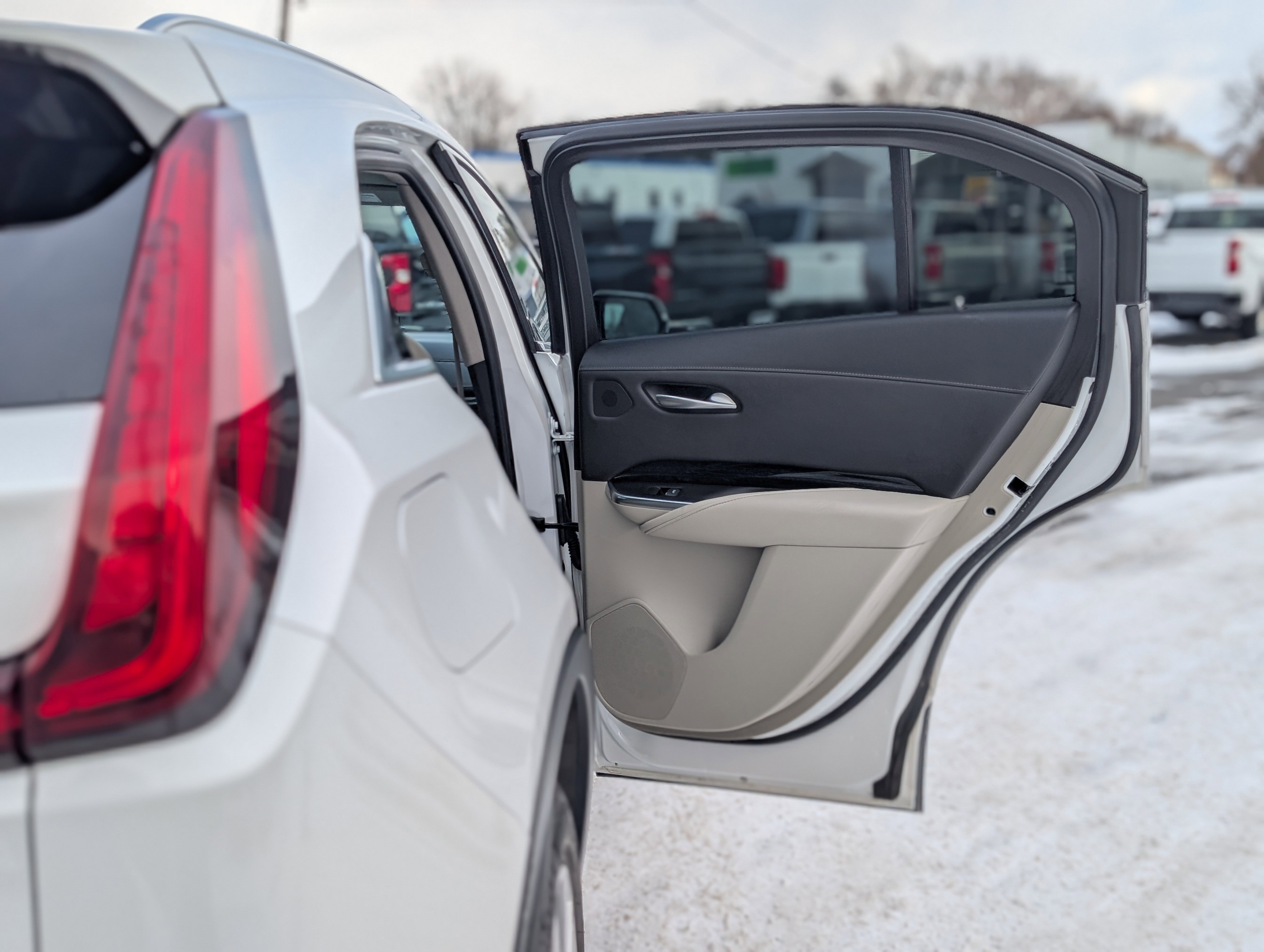 Used 2022 Cadillac XT4 Premium Luxury w/ Sun And Sound Package image 46