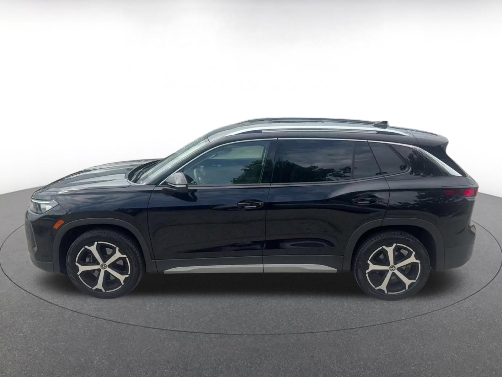 Used 2026 Volkswagen Tiguan SE AWD/4WD image 7