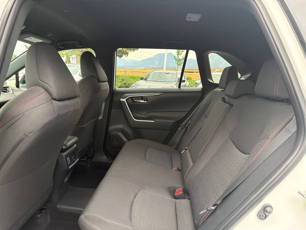 Used 2025 Toyota RAV4 SE AWD/4WD image 18