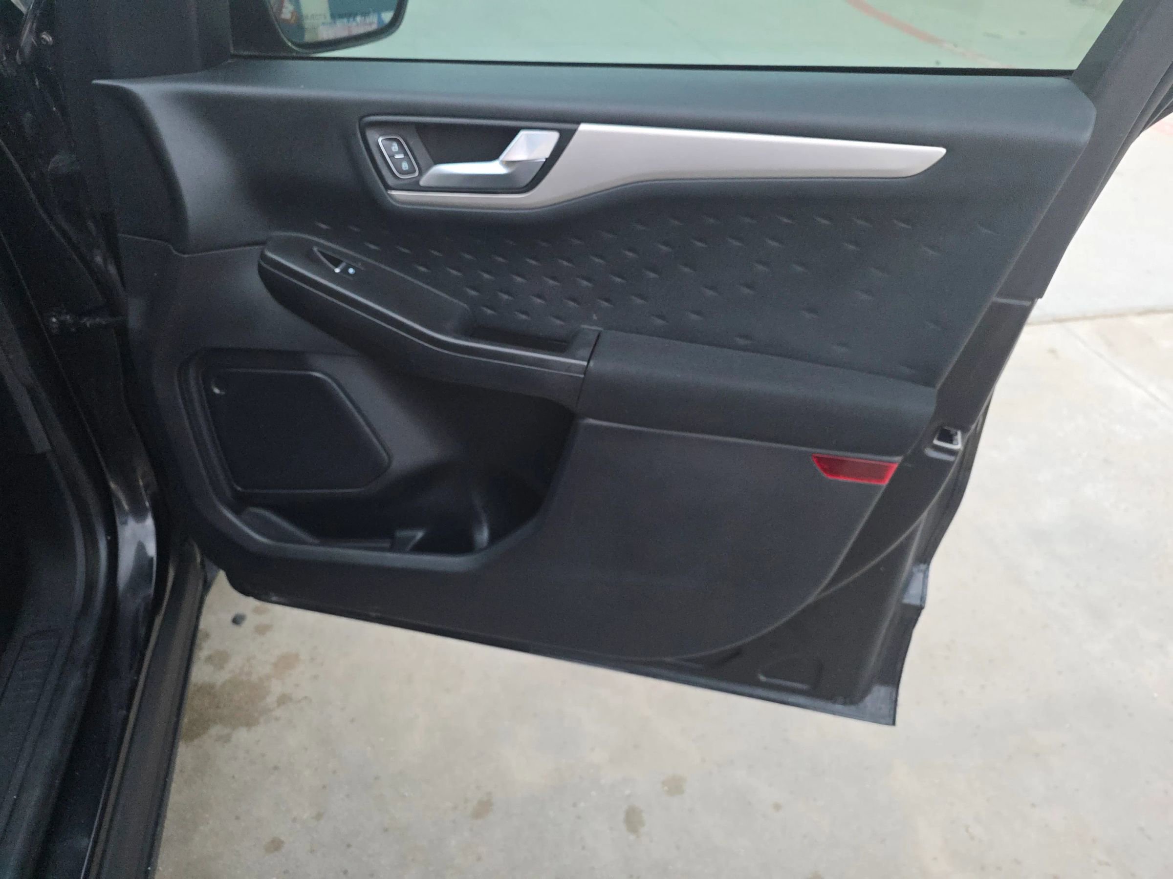 Used 2020 Ford Escape SE image 28