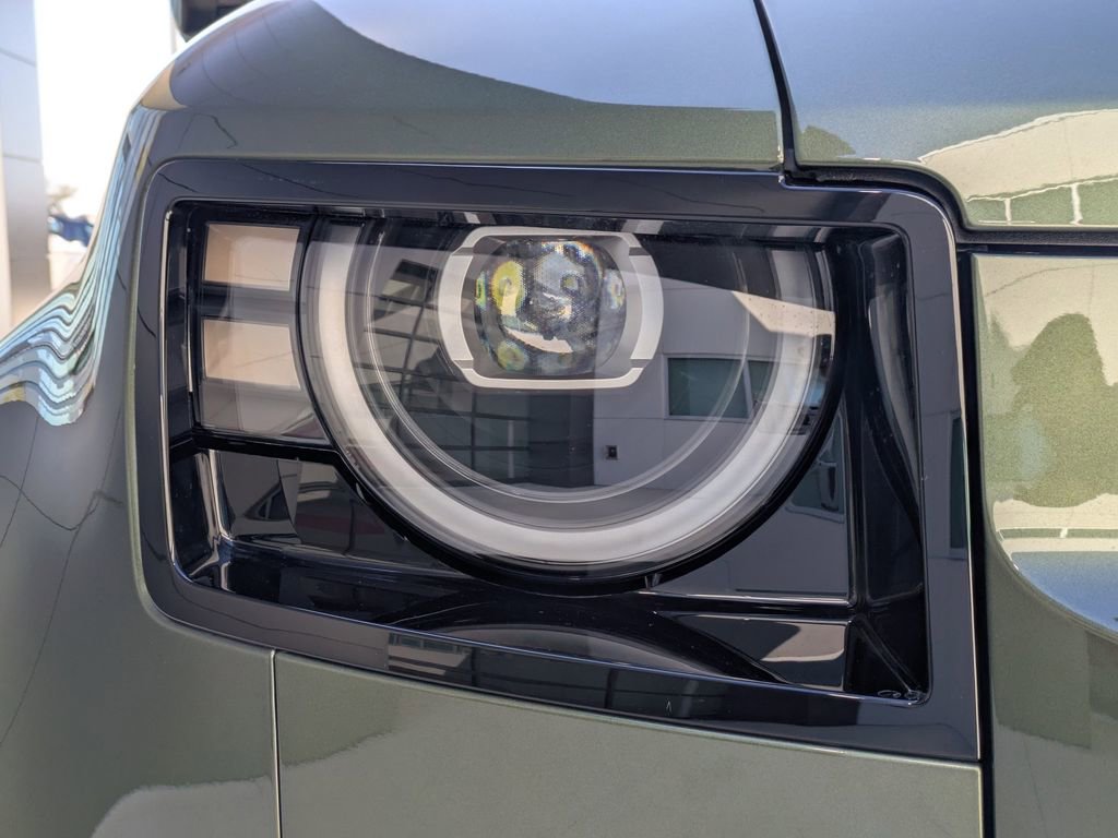 New 2026 Land Rover Defender 110 X-Dynamic SE image 10