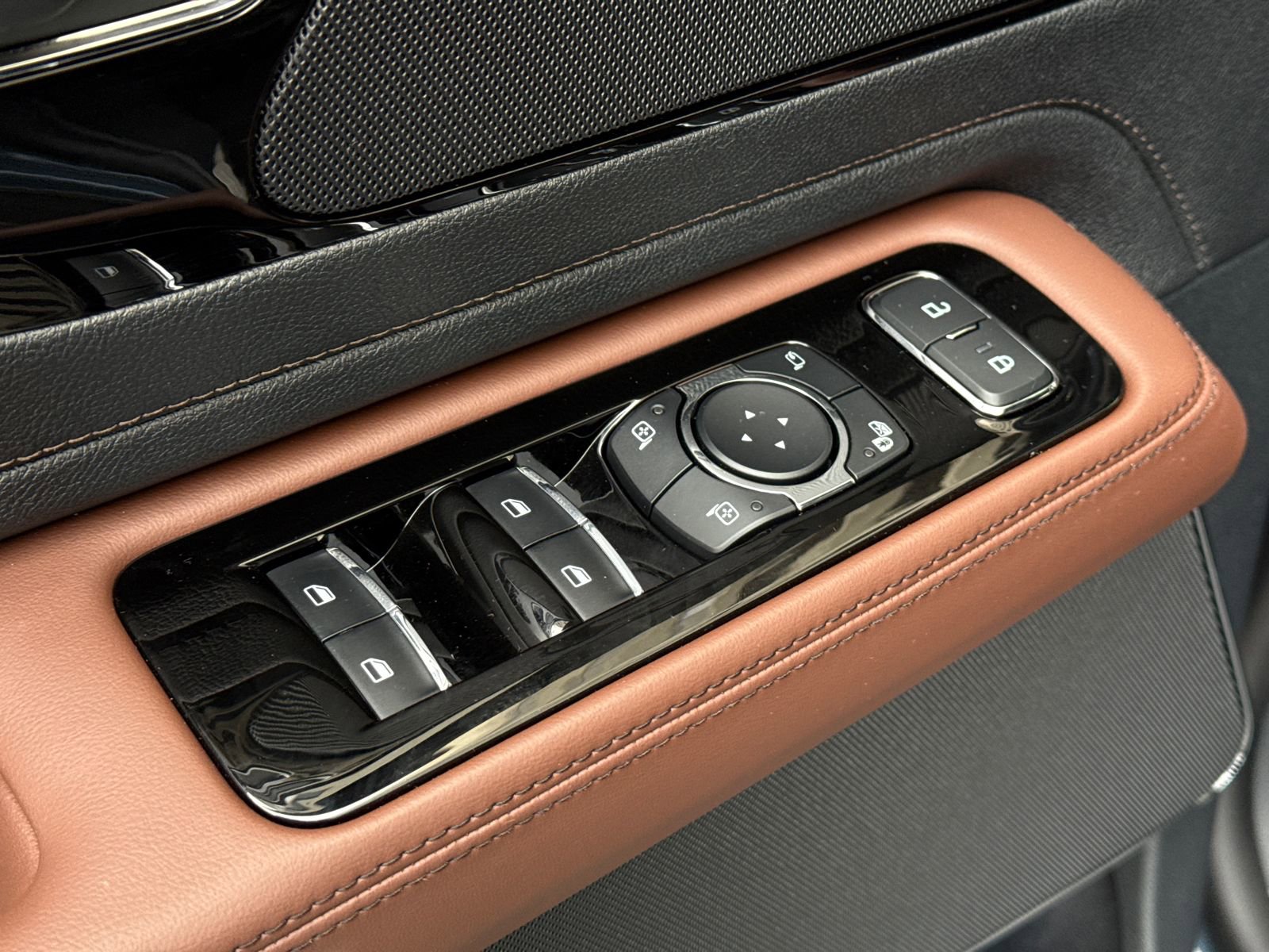 New 2026 Lincoln Aviator Reserve AWD/4WD image 23