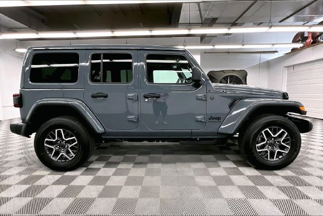 Used 2026 Jeep Wrangler Unlimited Sahara AWD/4WD image 16