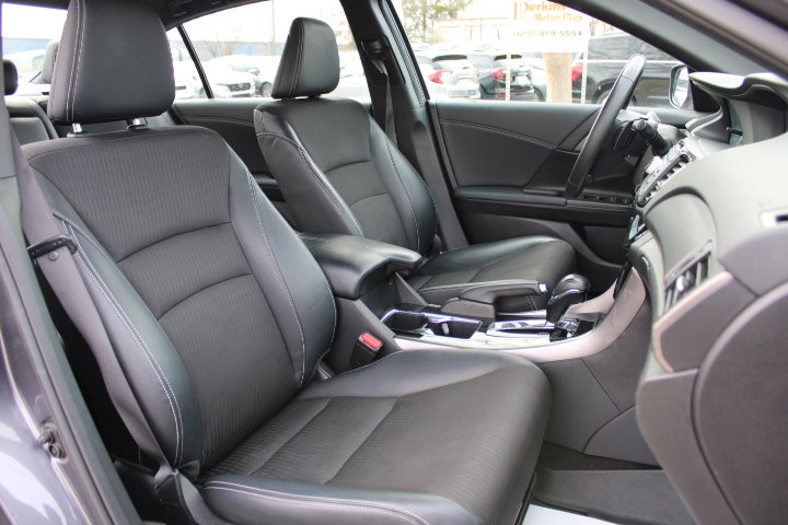 Used 2017 Honda Accord Sport image 25