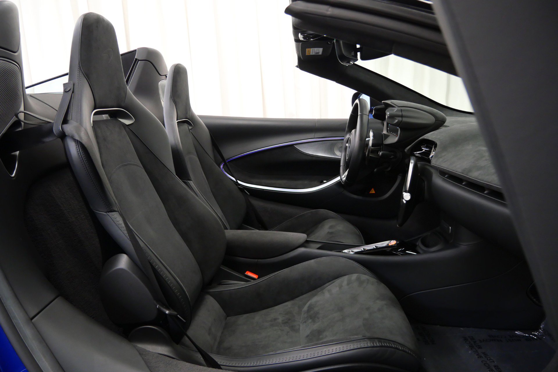 Used 2025 McLaren Artura Spider image 23