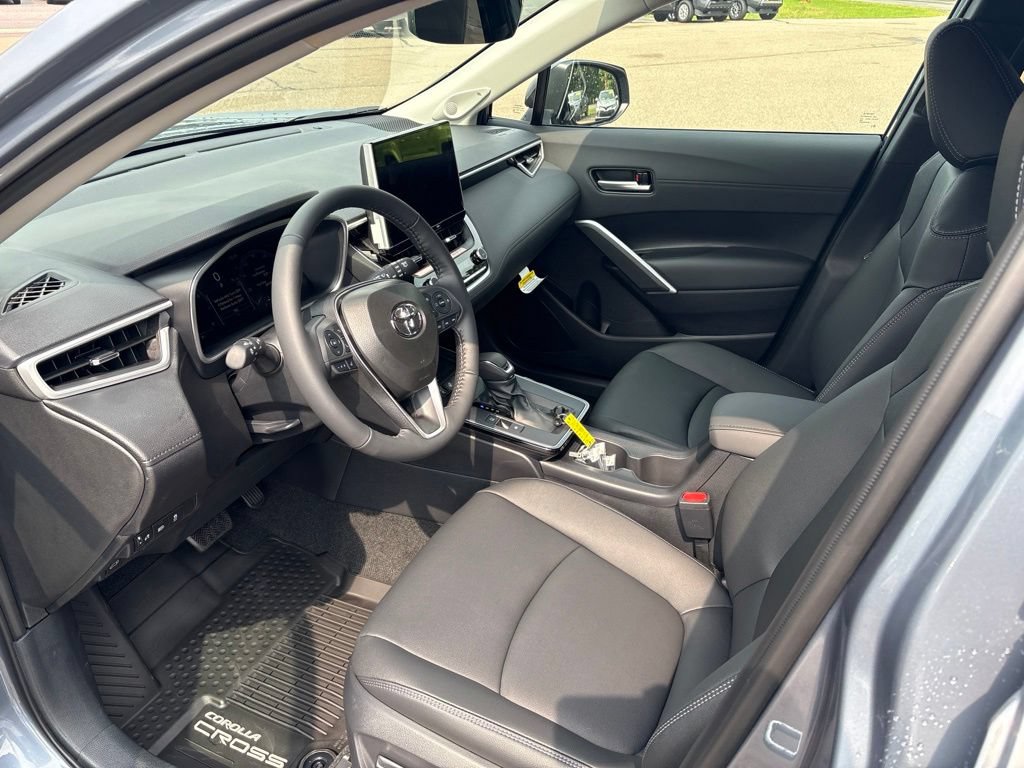 Used 2026 Toyota Corolla Cross XLE AWD/4WD image 13