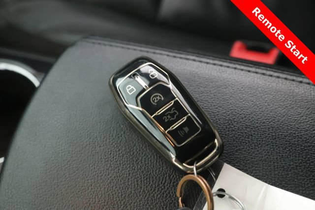 Used 2017 Ford Explorer XLT w/ Equipment Group 202A FWD image 3