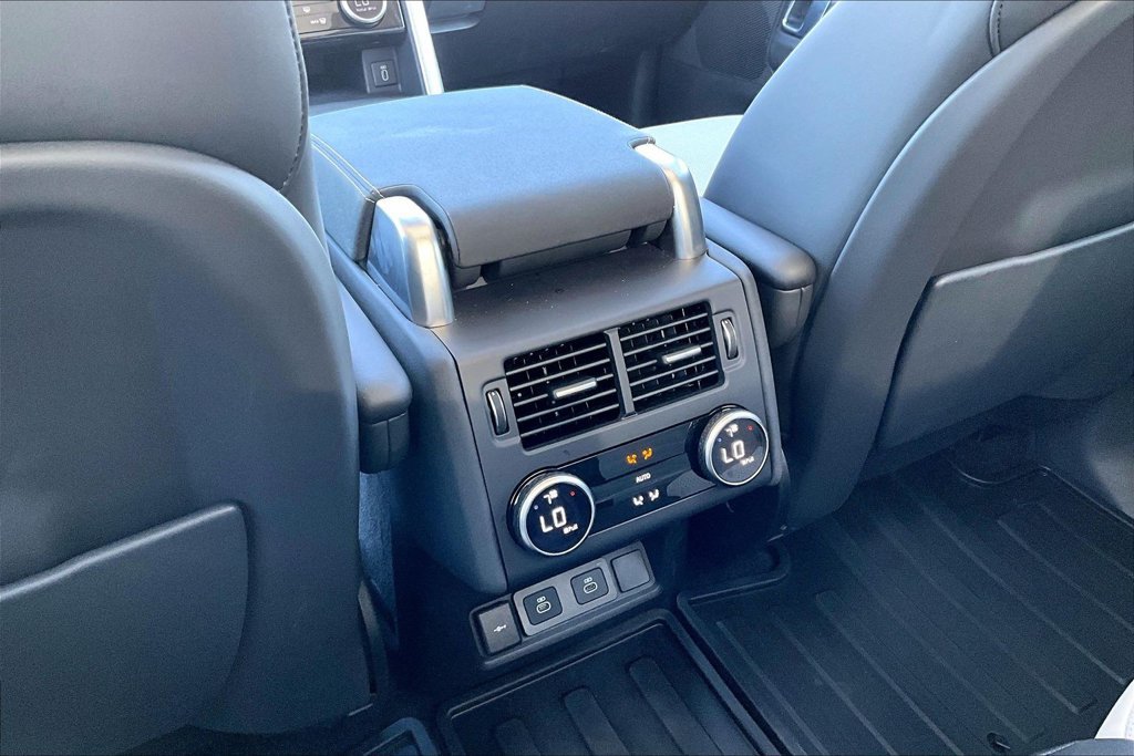 Certified 2026 Land Rover Discovery Dynamic SE AWD/4WD image 24