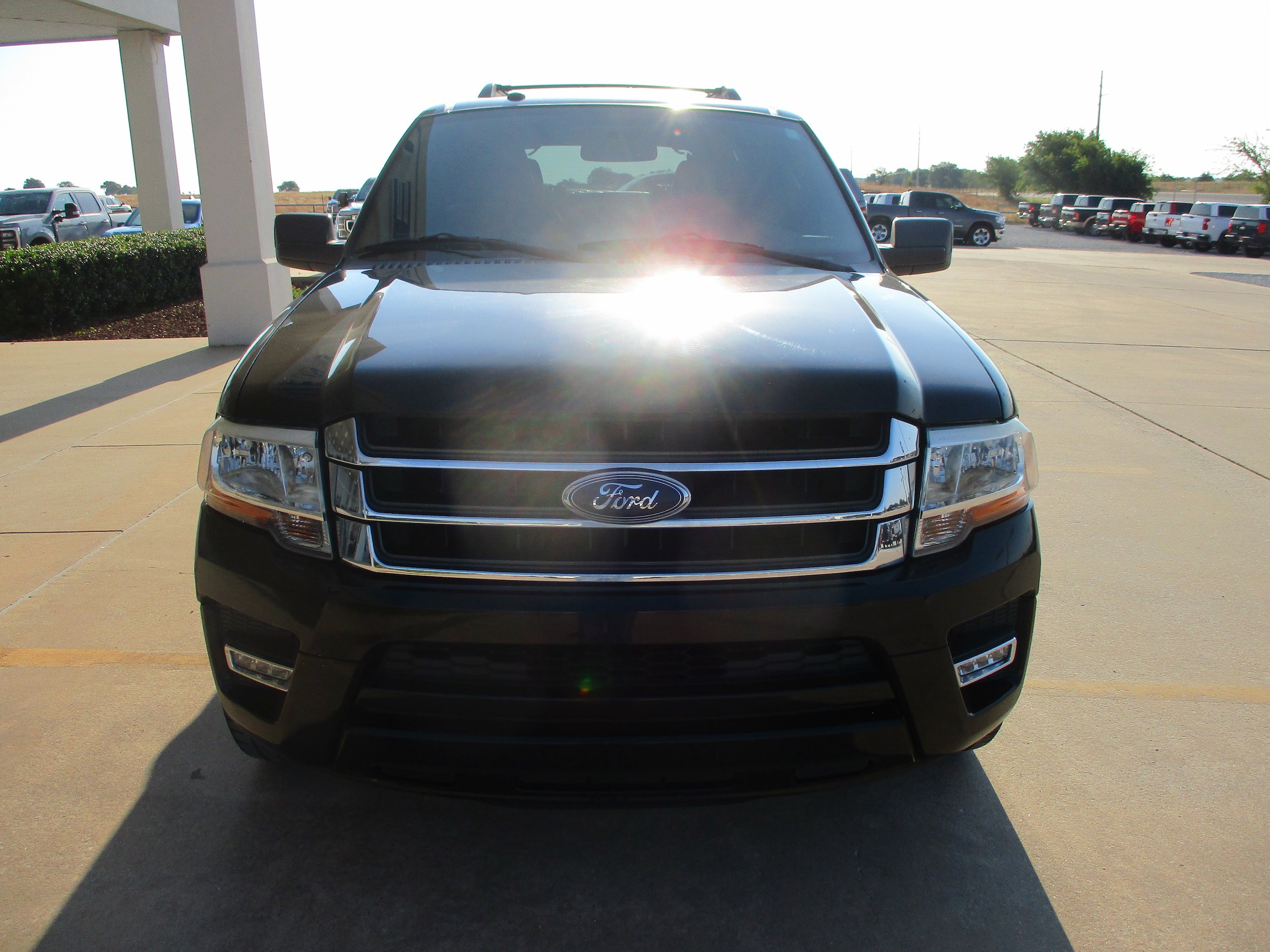 Used 2016 Ford Expedition XLT w/ Equipment Group 202A RWD image 12