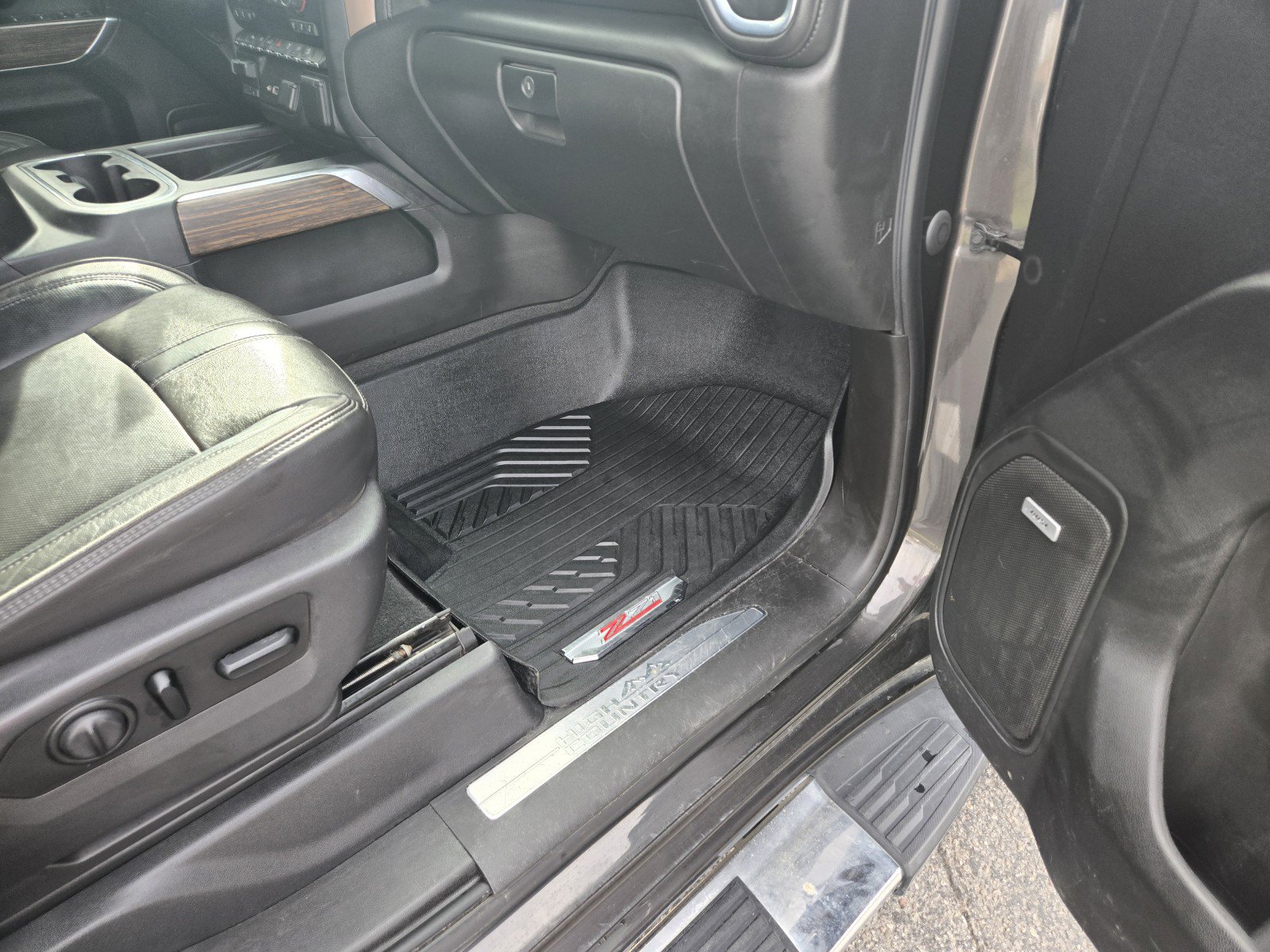 Used 2021 Chevrolet Silverado 1500 High Country w/ Z71 Off-Road Package image 18