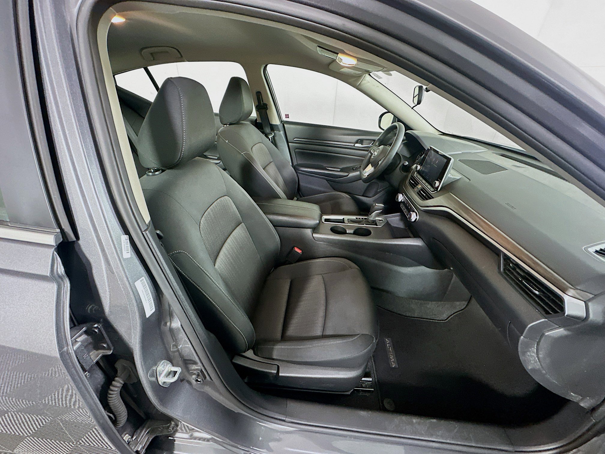 Used 2025 Nissan Altima 2.5 SV image 29