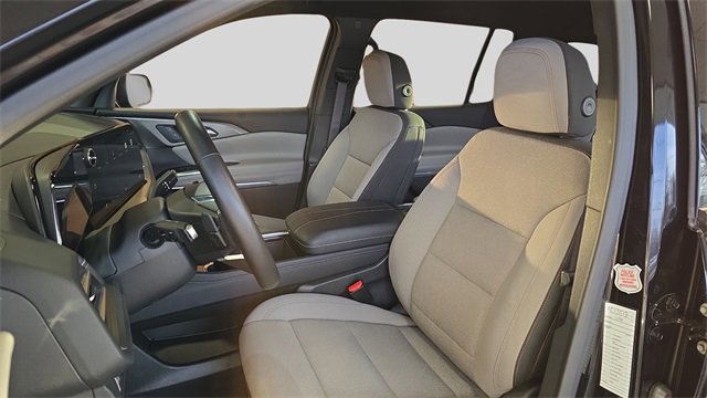 Used 2025 Chevrolet Traverse LT image 11