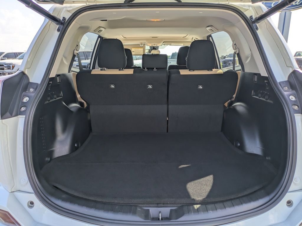 Used 2017 Toyota RAV4 XLE FWD image 13