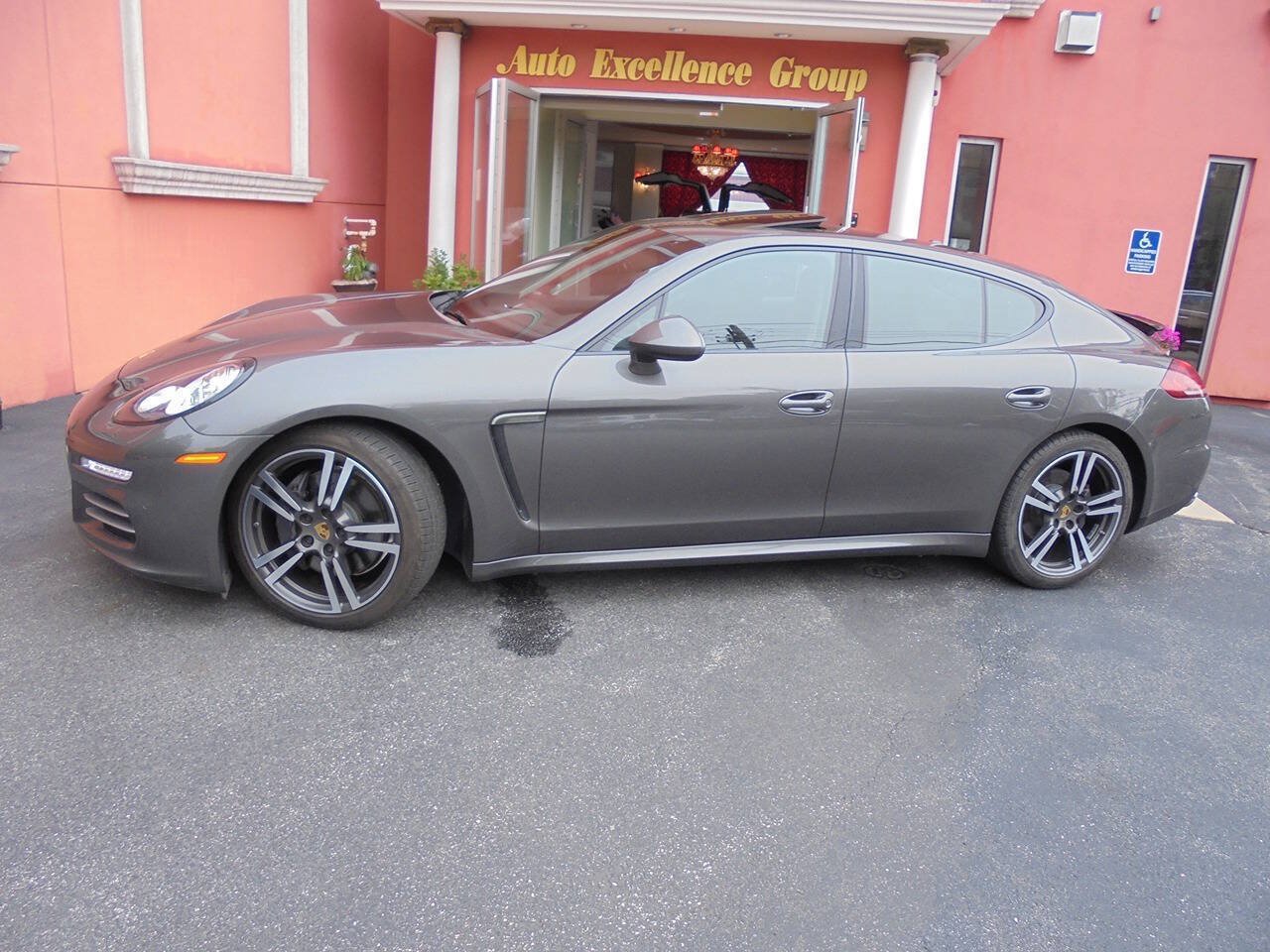 Used 2015 Porsche Panamera 4 AWD/4WD image 5