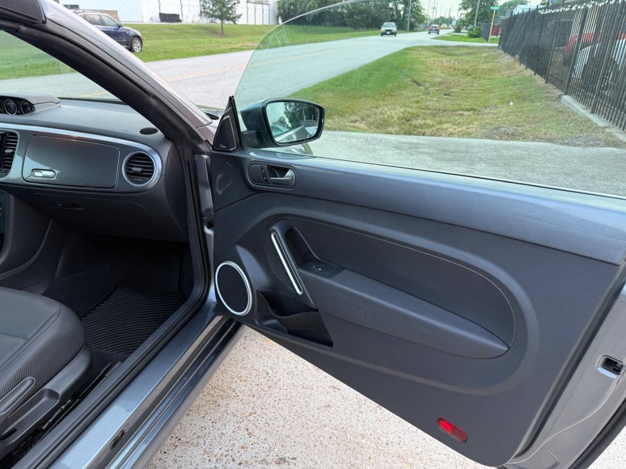 Used 2013 Volkswagen Beetle TDI FWD image 15