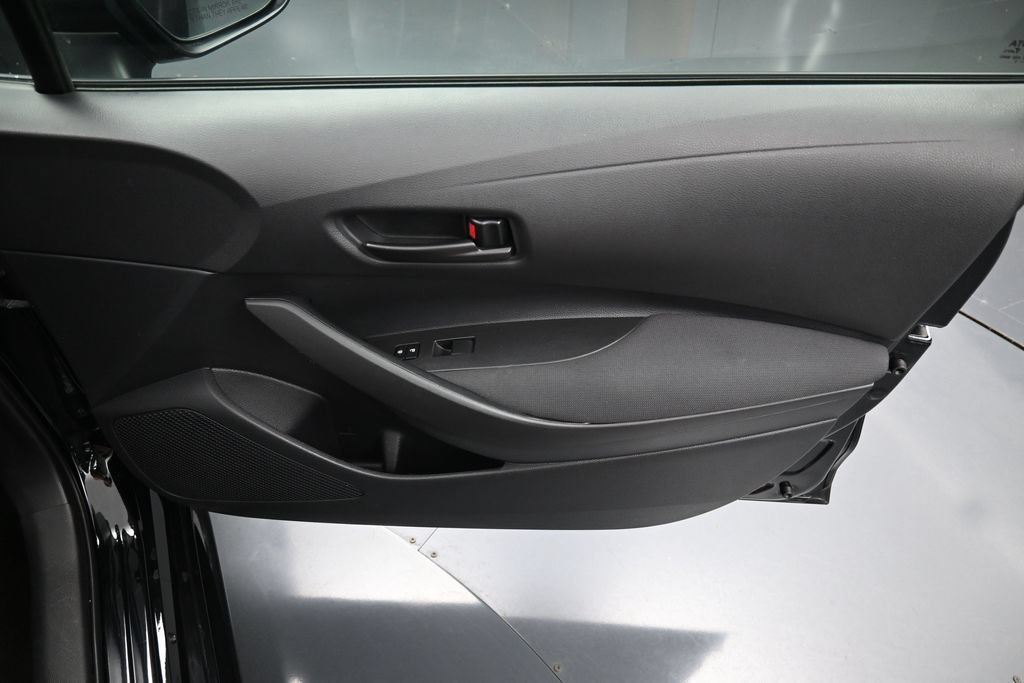 Used 2025 Toyota Corolla LE FWD image 31