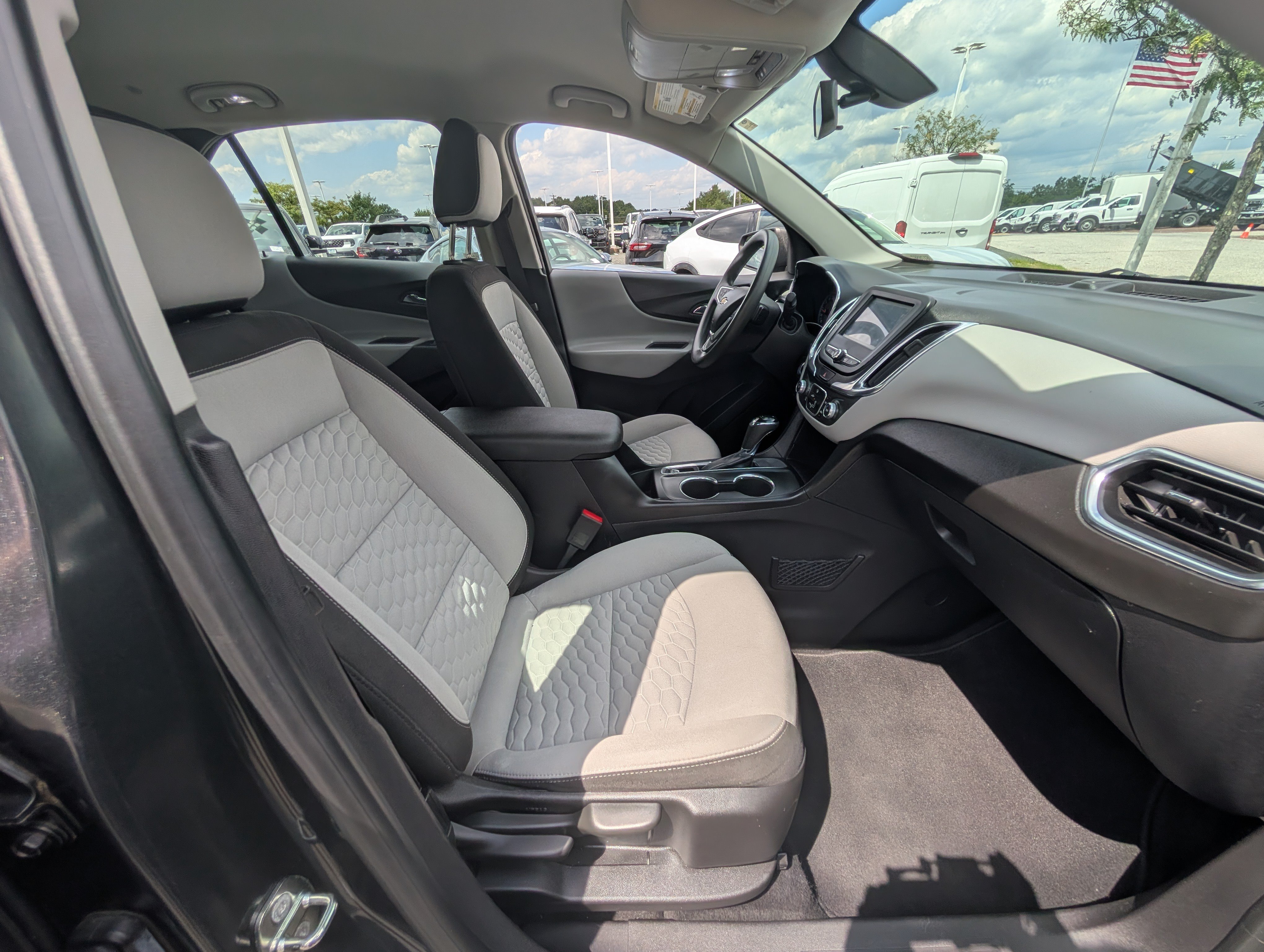 Used 2018 Chevrolet Equinox LS FWD image 12