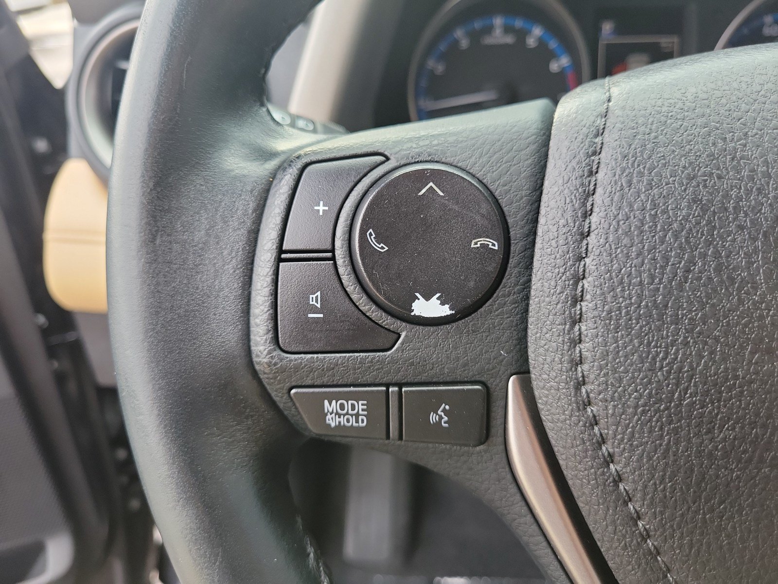 Used 2018 Toyota RAV4 XLE FWD image 18