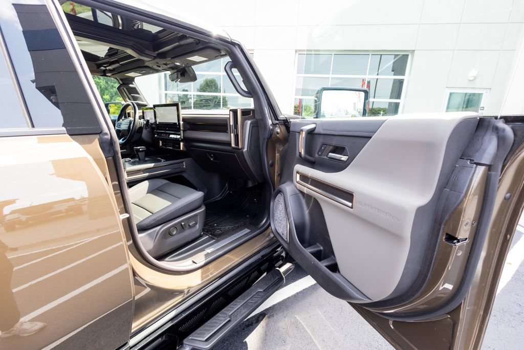 Used 2025 GMC Hummer EV 2X w/ Extreme Off-Road Package AWD/4WD image 44