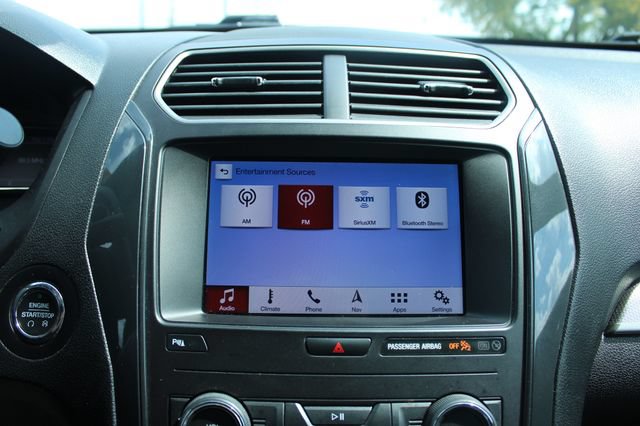 Used 2019 Ford Explorer XLT w/ Equipment Group 202A FWD image 18
