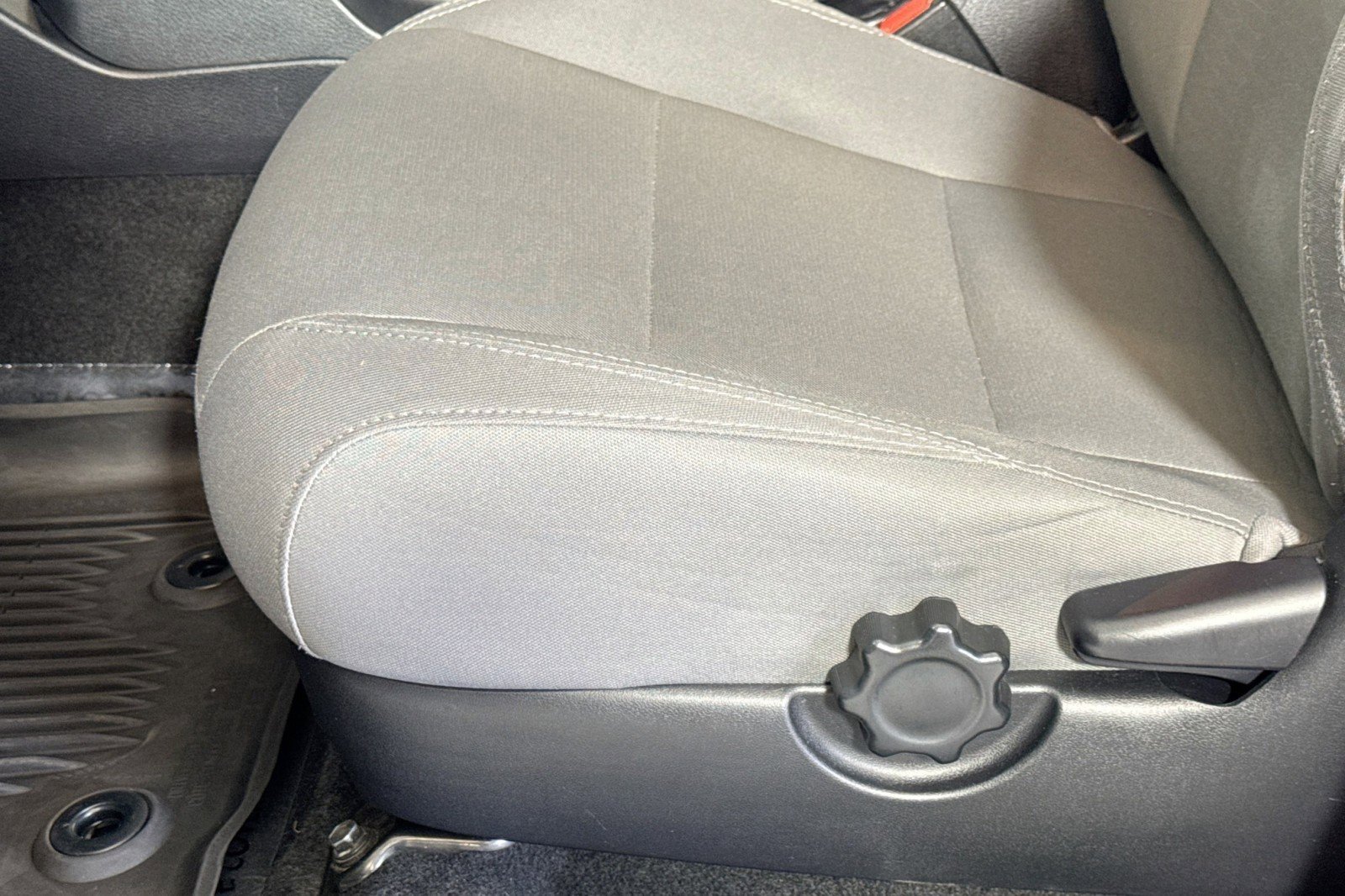 Used 2019 Toyota Tacoma SR w/ SX Package RWD image 17