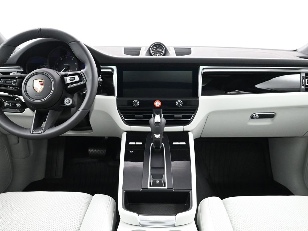 New 2025 Porsche Macan Turbo image 9