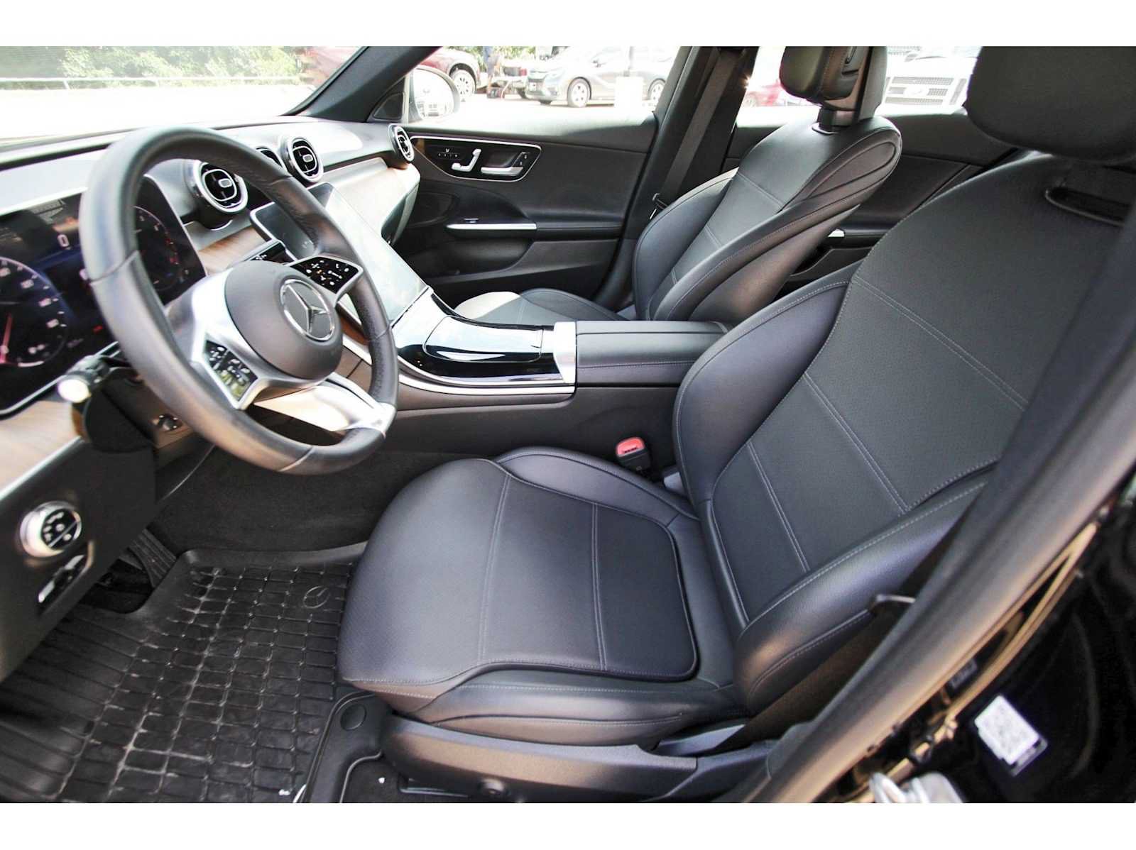Used 2024 Mercedes-Benz C 300 Sedan image 10