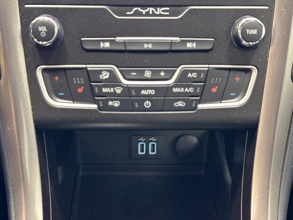 Used 2020 Ford Fusion SEL FWD image 15