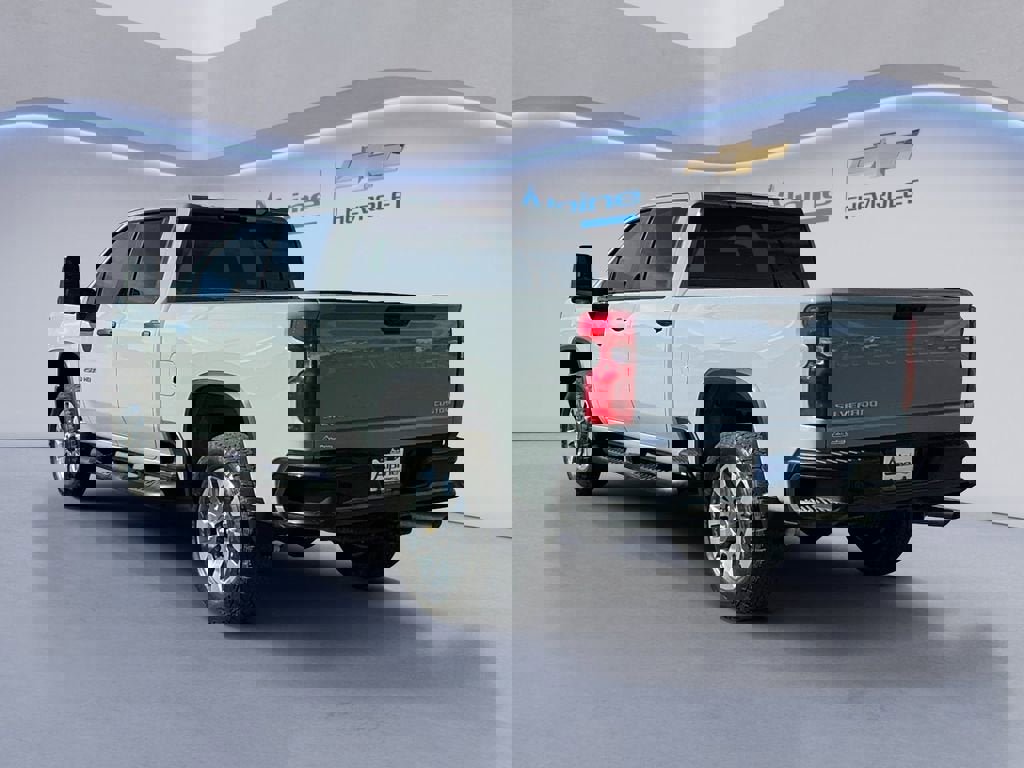 Used 2025 Chevrolet Silverado 2500 Custom w/ Custom Value Package image 3