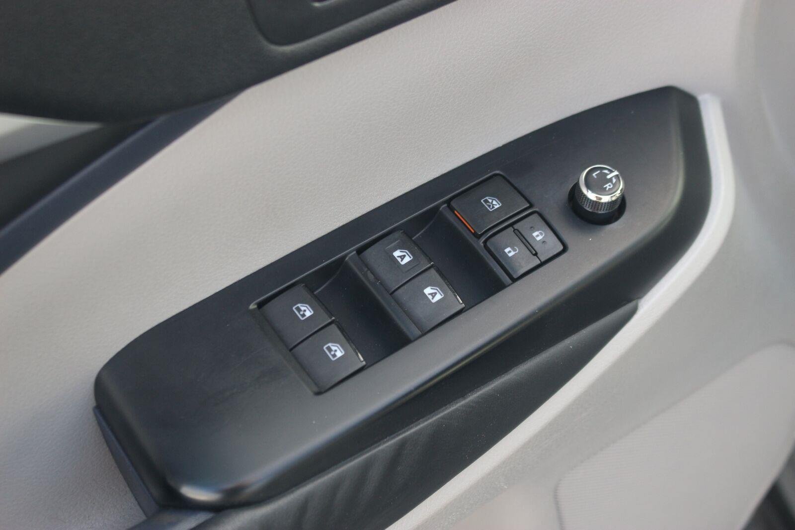 Used 2015 Toyota Highlander XLE FWD image 13