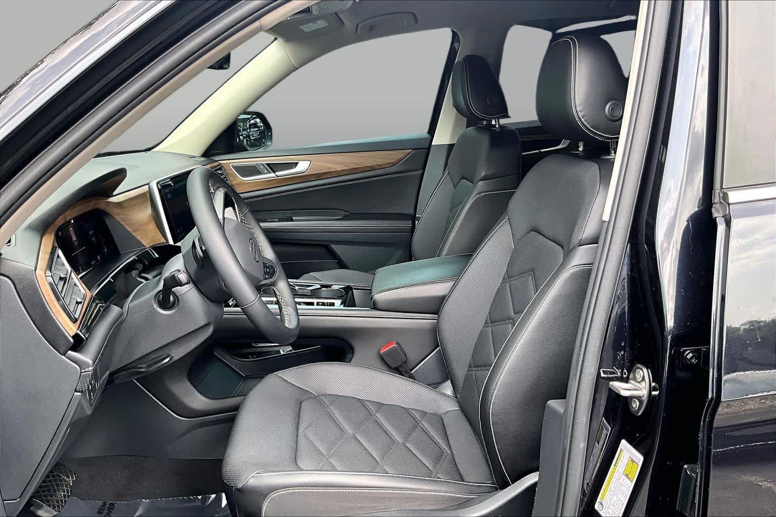 Certified 2024 Volkswagen Atlas SE FWD image 9