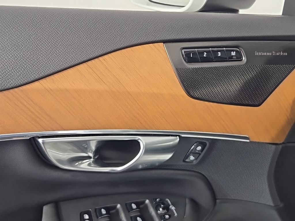 Certified 2023 Volvo XC90 B6 Plus AWD/4WD image 25