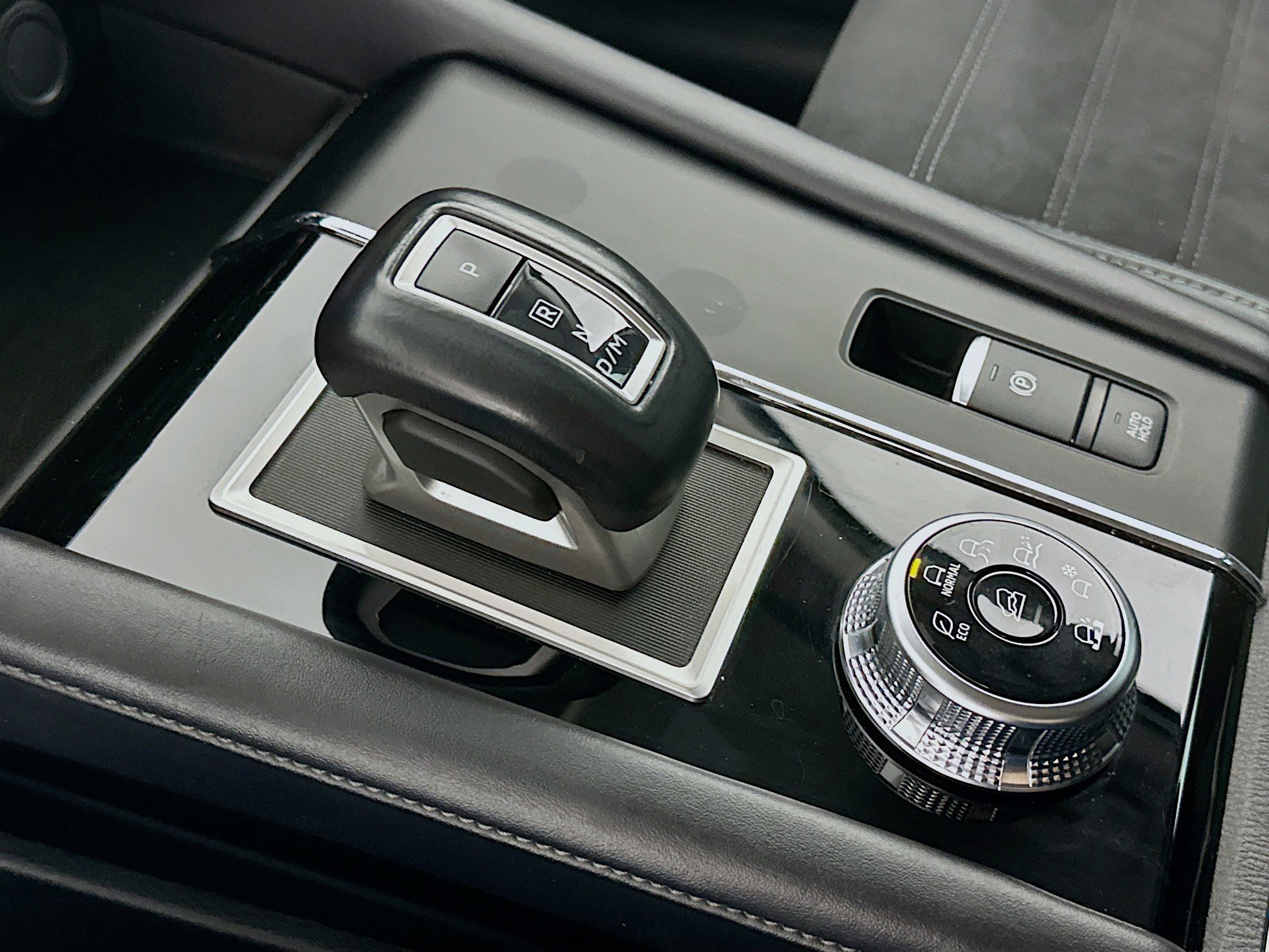 Used 2023 Mitsubishi Outlander SE image 25