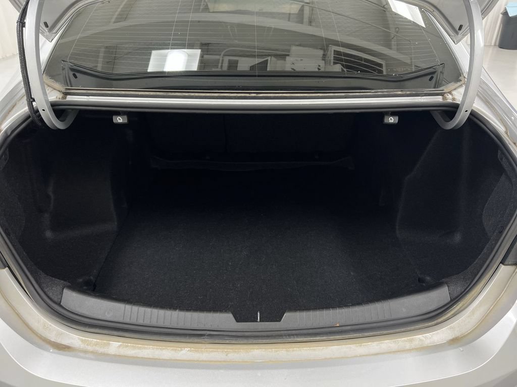 Used 2021 Chevrolet Malibu RS FWD image 23