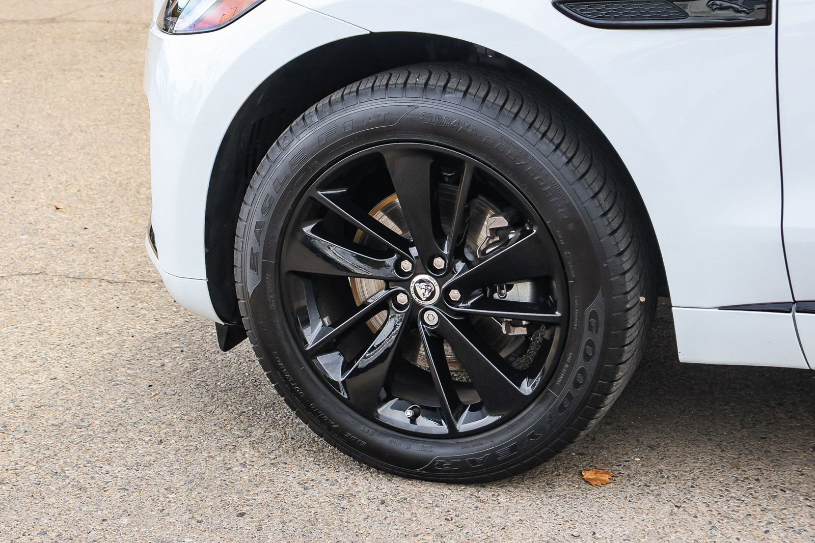 Used 2025 Jaguar F-PACE R-Dynamic S image 8