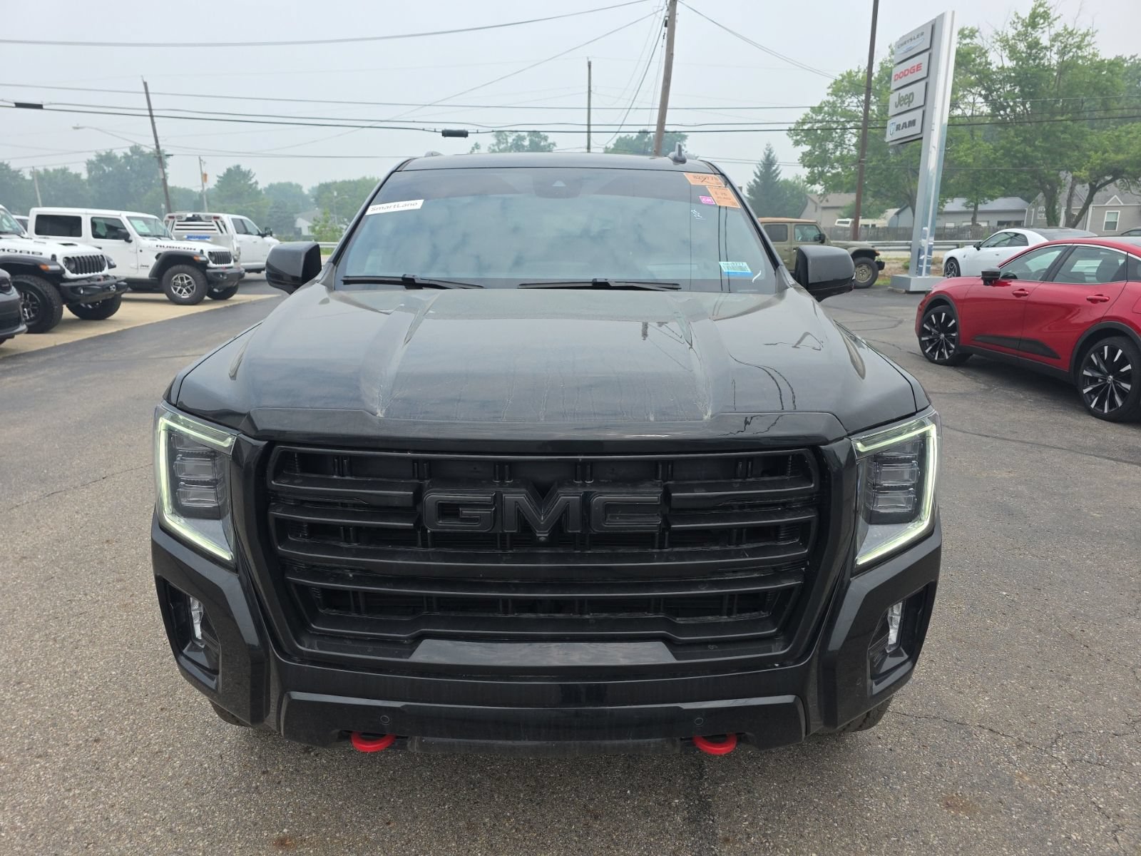 Used 2024 GMC Yukon AT4 w/ Technology Package AWD/4WD image 2