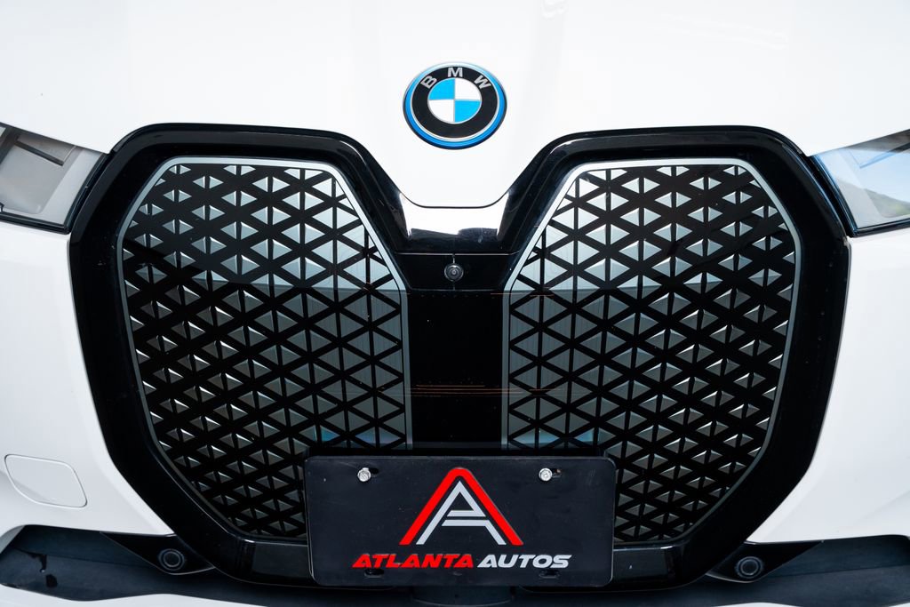 Used 2024 BMW iX xDrive50 w/ Sport Package AWD/4WD image 15