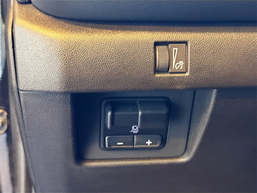 Used 2024 Chevrolet Colorado Z71 w/ Z71 Convenience Package 2 image 10