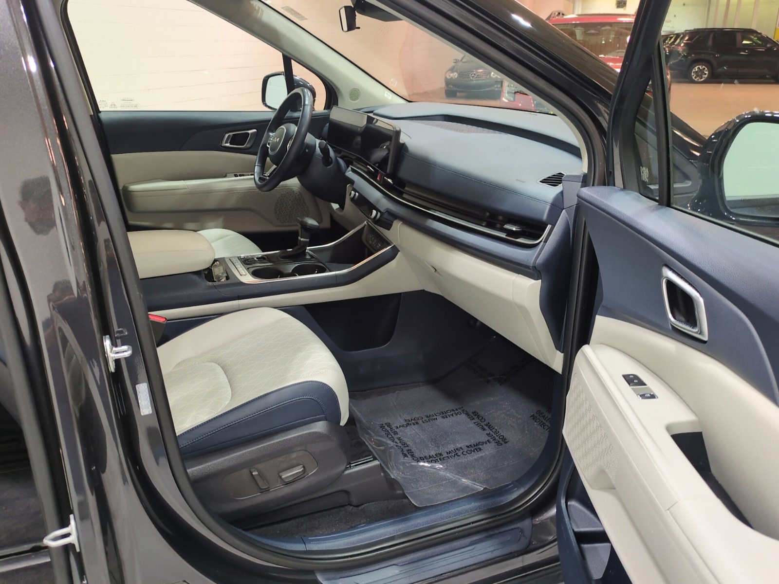 Certified 2025 Kia Carnival EX FWD image 10