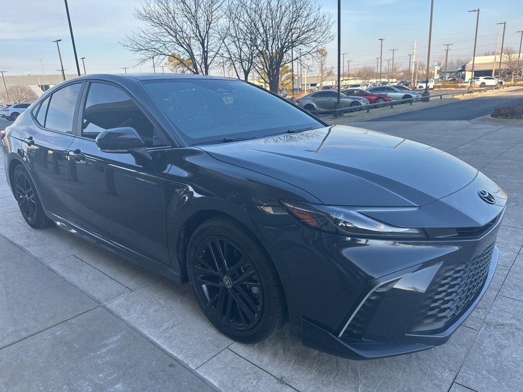 Used 2025 Toyota Camry SE w/ Convenience Package image 7