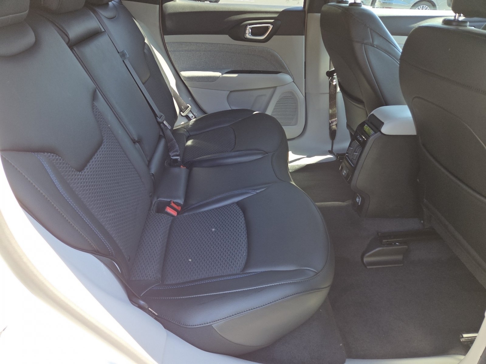 Used 2023 Jeep Compass Latitude AWD/4WD image 17
